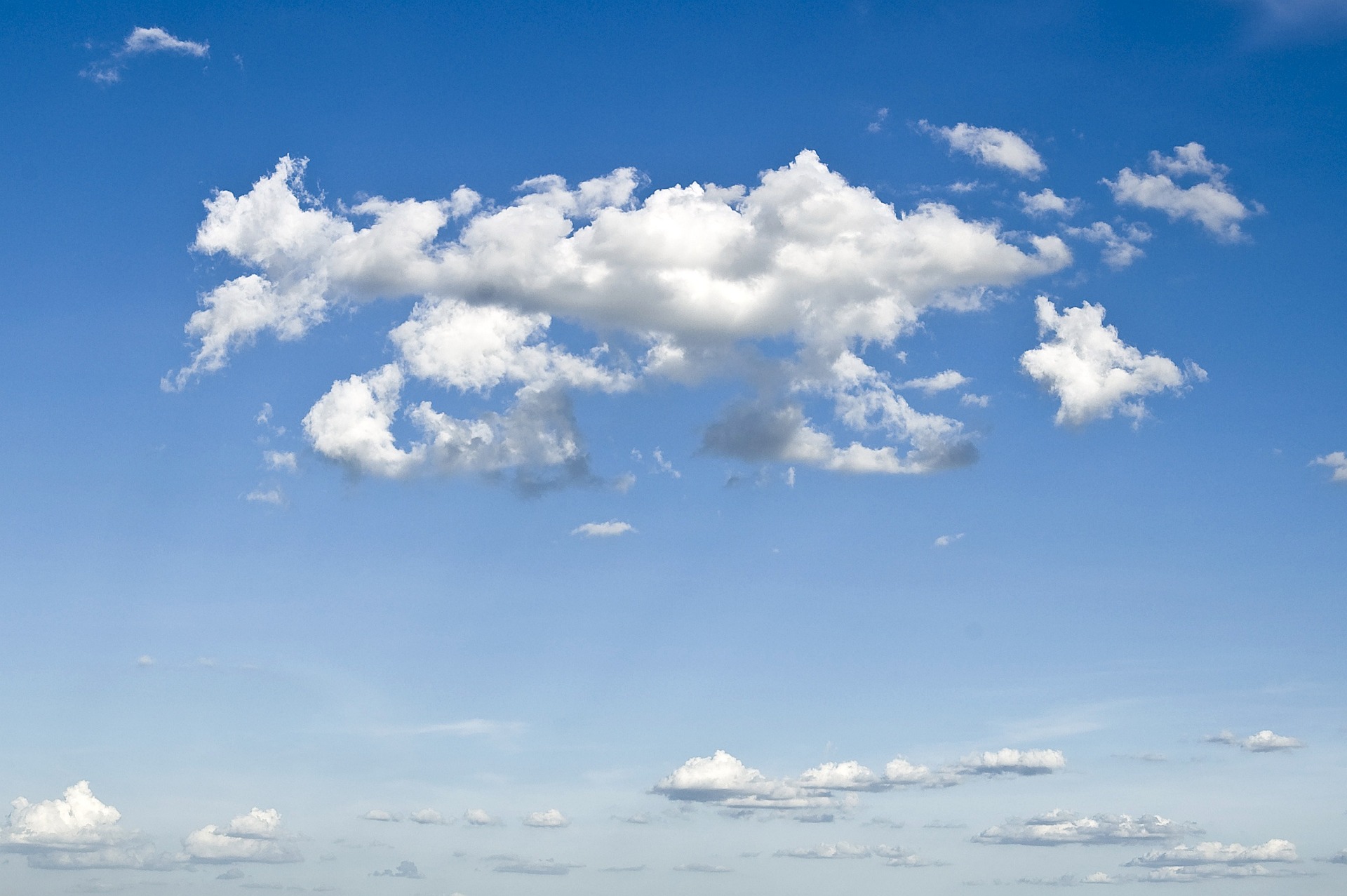 Meteo Trapani: oggi lunedì 12 Febbraio sereno con qualche nube.