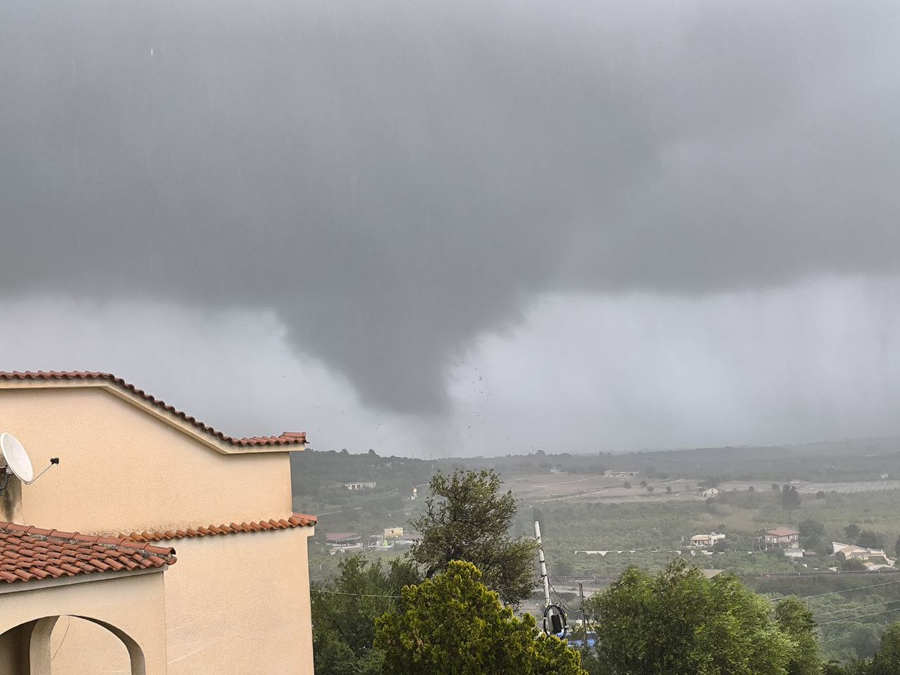 Maltempo: Tornado a valle di Noto (SR) – VIDEO –